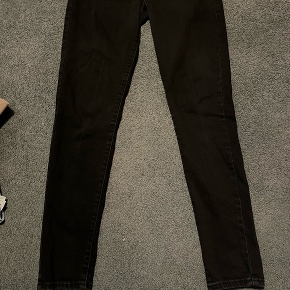 Levi’s High Rise Skinny Jeans - Picture 3 of 3